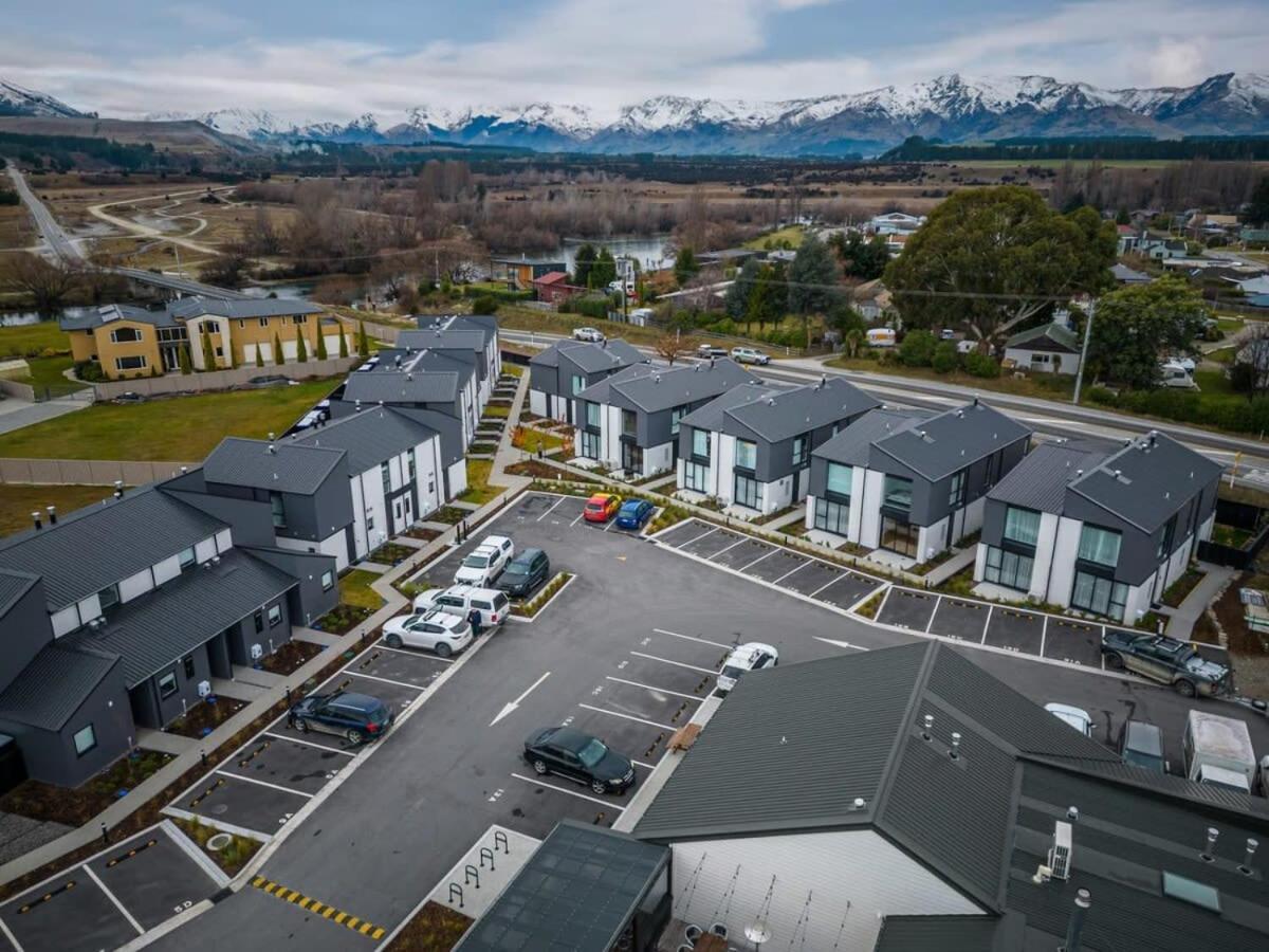 Wanaka Riverside Townhouse Retreat Albert Town ภายนอก รูปภาพ